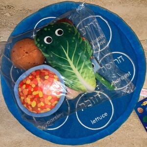 Yummy World Interactive 13” inch Seder Plate Passover Pesach and Matzah 🫓 Bundle